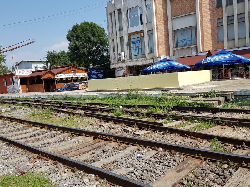 image-2018-07-4-22547968-0-linia-cale-ferata-este-langa-statia-metrou.jpg