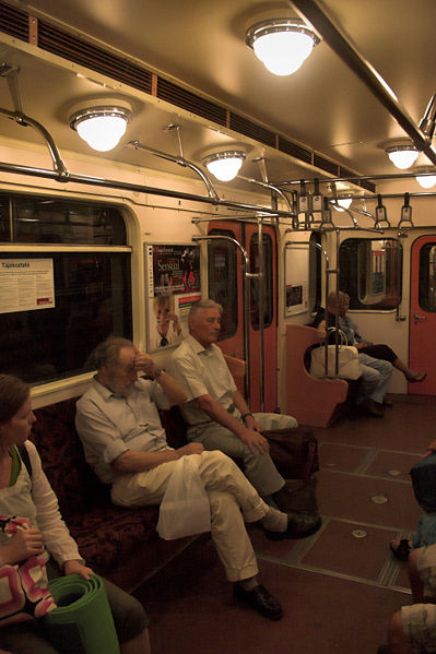 Interior metrou Budapesta.jpg
