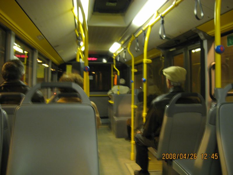 Interiorul lui #4100 în timp ce autobuzul trecea sub Piaþa Unirii (800x600).JPG