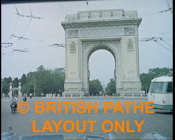Piaþa Arcului de Triumf, 1961 (imagine din film British Pathe).jpg