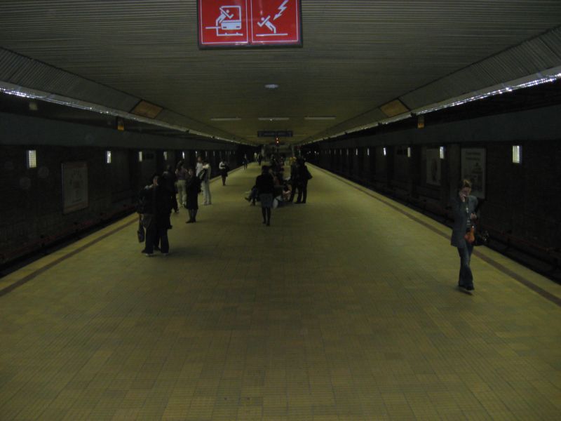 Statia de metrou Piata Muncii (vederea spre tunelul spre Dristor 2) 800x600.JPG