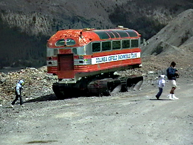 old_snow_bus.jpg