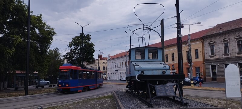 OTL 201 & Locomotiva.jpg