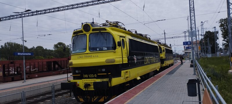 Loko Trans 240-123-0,2.jpg
