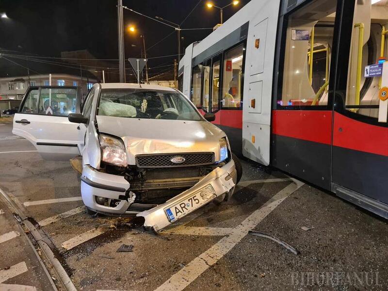 accident-masina-tramvai-oradea-31102024-11.jpg