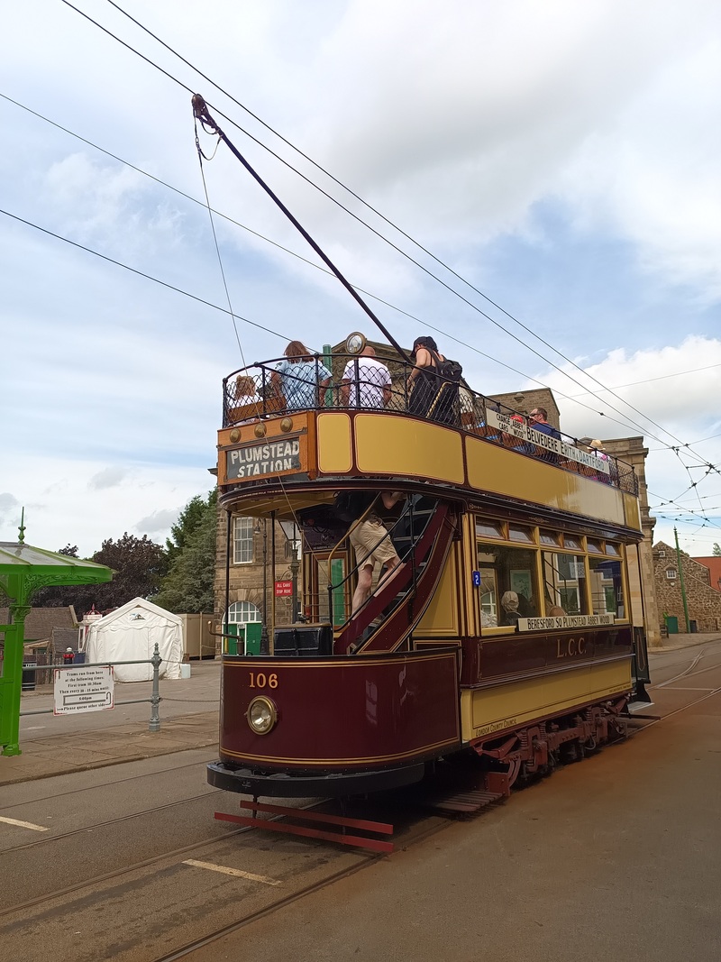 CNTM London 106,2.jpg