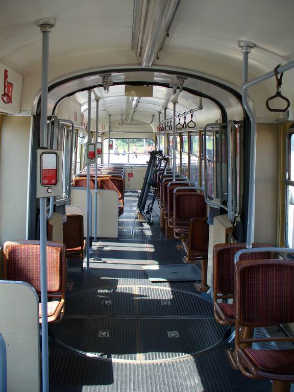 36 Interiorul lui 74 - 2.JPG