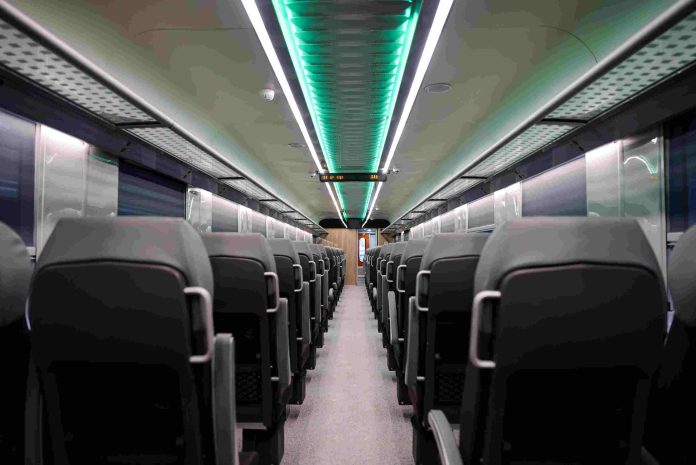 Vagon-modernizat-Pascani-2-696x465.jpg