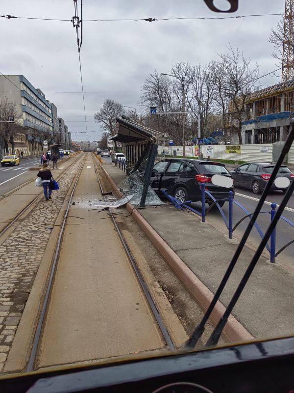 accident-calea-serban-voda-refugiu-tramnvai.jpg