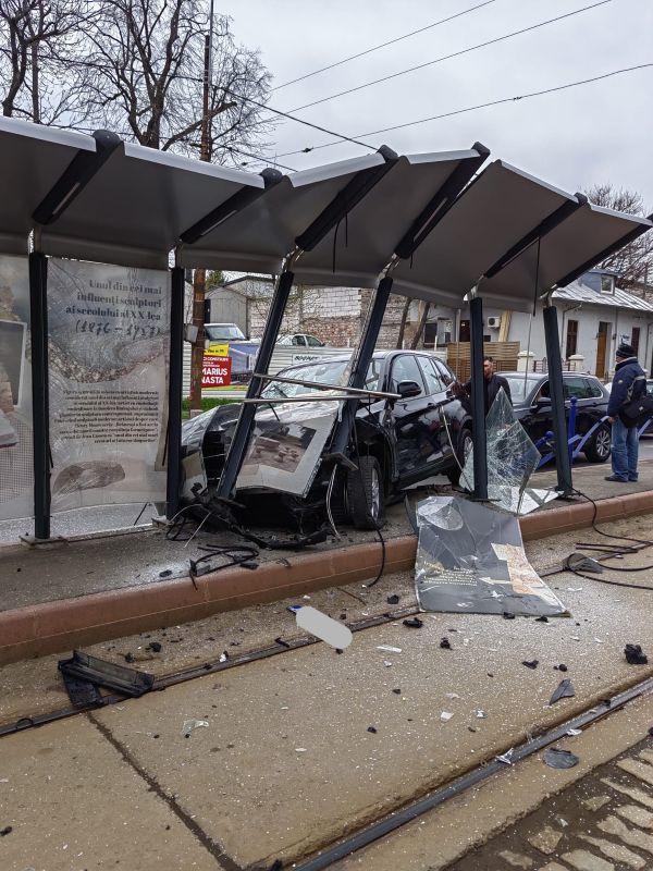 accident-calea-serban-voda-refugiu-tramnvai-1.jpg