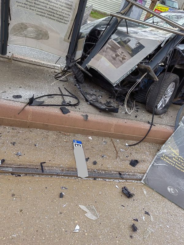 accident-calea-serban-voda-refugiu-tramnvai-2.jpg