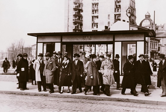 52prima statie de tramvai pta natiunilor unite.jpg