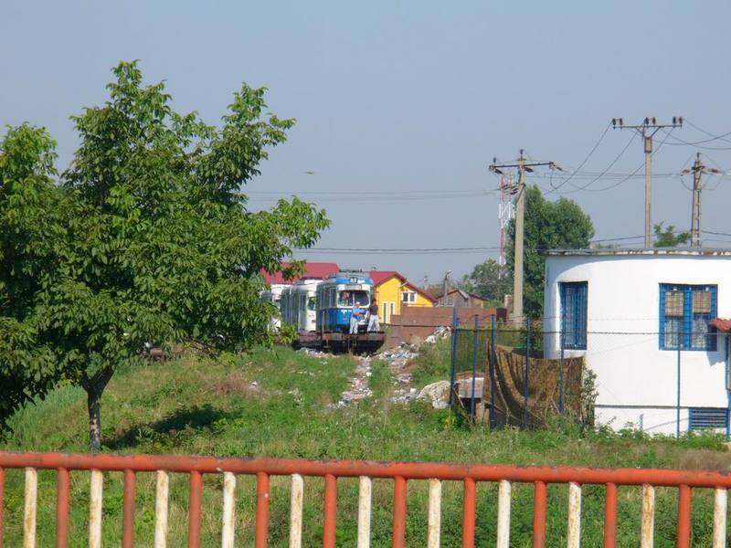 9 Sosirea garniturii cu cele 3 vagoane 1.JPG