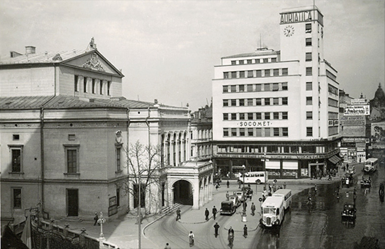 RF_Autobuze la Pta TEatrului.jpg