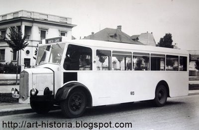 Autobuz Renault (în perioada interbelică, pe bd Lascăr Catargiu).JPG