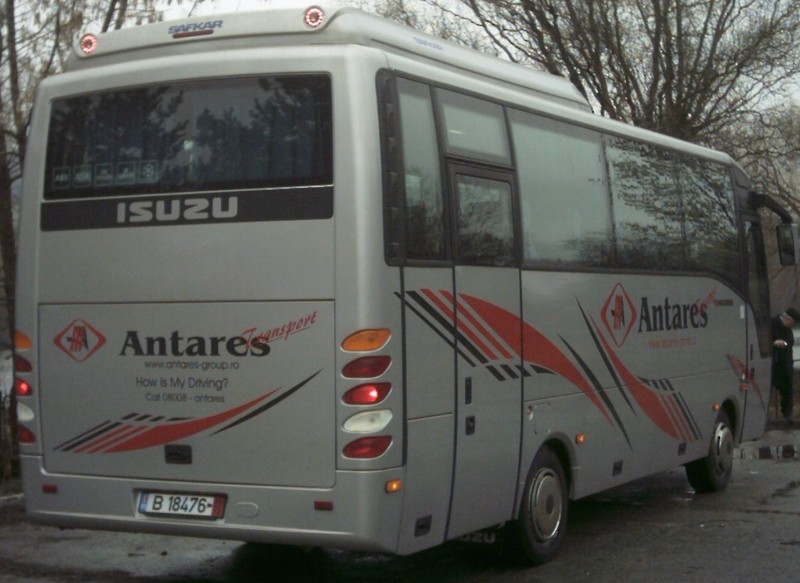 B18476 ISUZU T 146 din spate dr.JPG