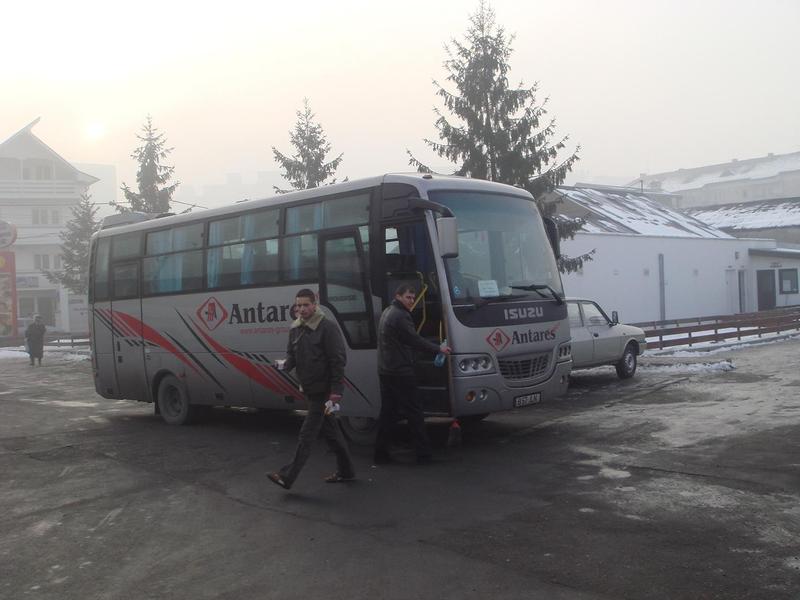 B57JUN in autogara Rm.Valcea.JPG