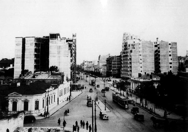 Bd.Bratianu in constructie-anii'30.jpg