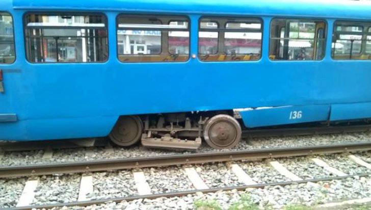 deraiat1tram_76716000.jpg