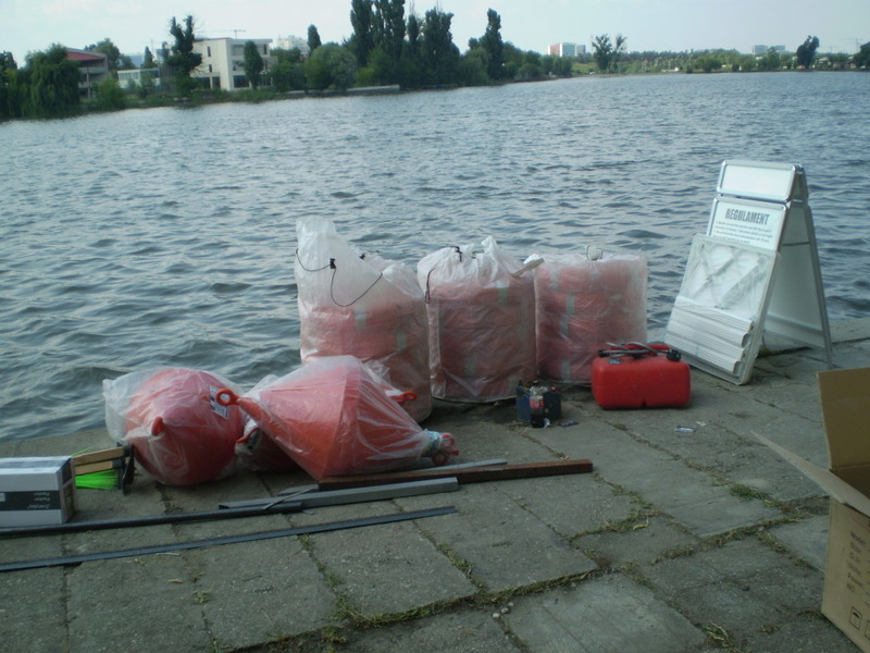 geamanduri care vor fi amplasate in mijlocul lacului.jpg