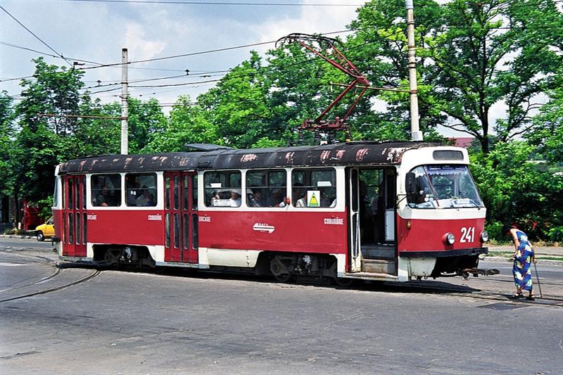iasi241_020529.jpg