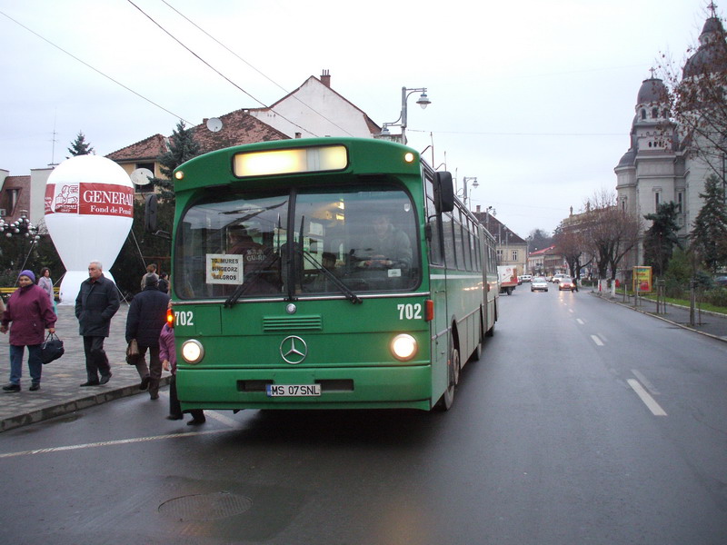 Mercedes 17 Linia 5 Statia P-ta Teatrului.jpg