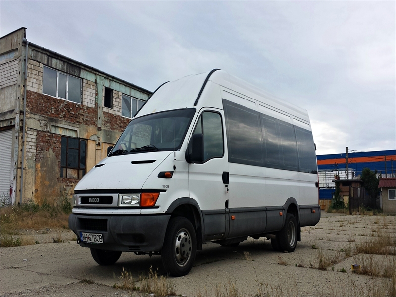 Microbuz Iveco Daily 50C13.jpg