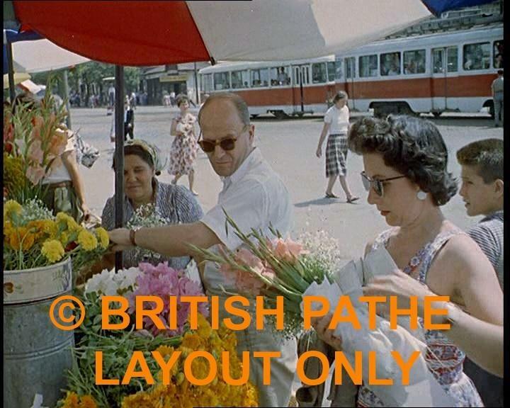 Piaþa Unirii (cu tramvai EP) (imagine din film British Pathe, 1961).jpg