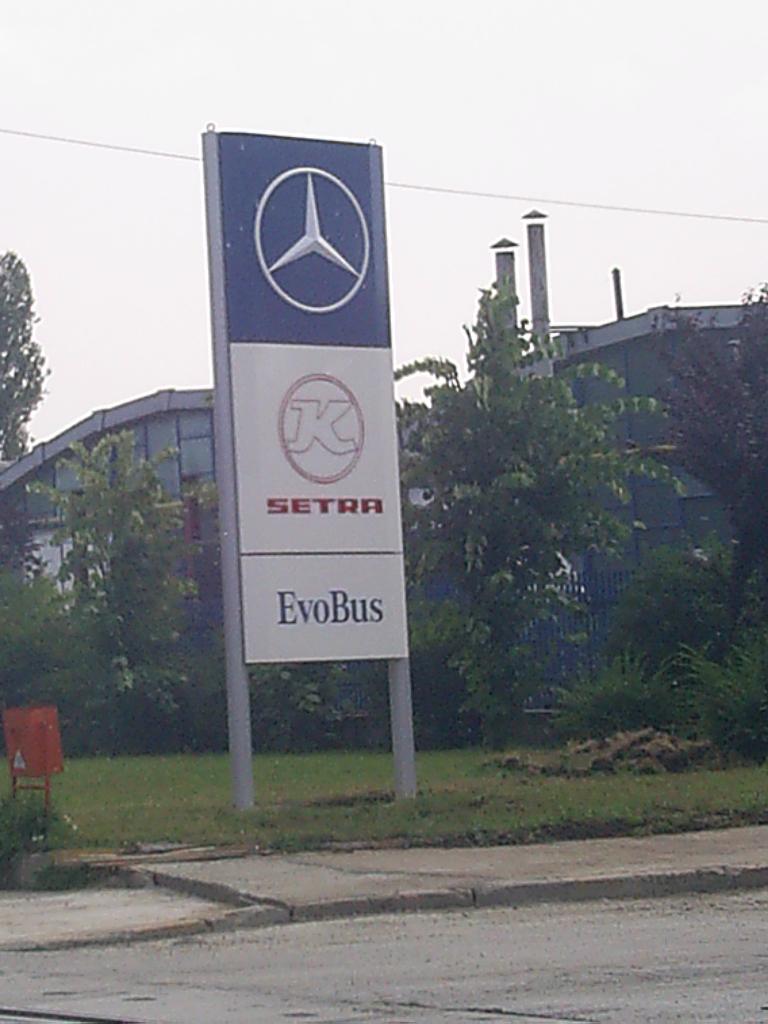 s40200350yr_411.jpg