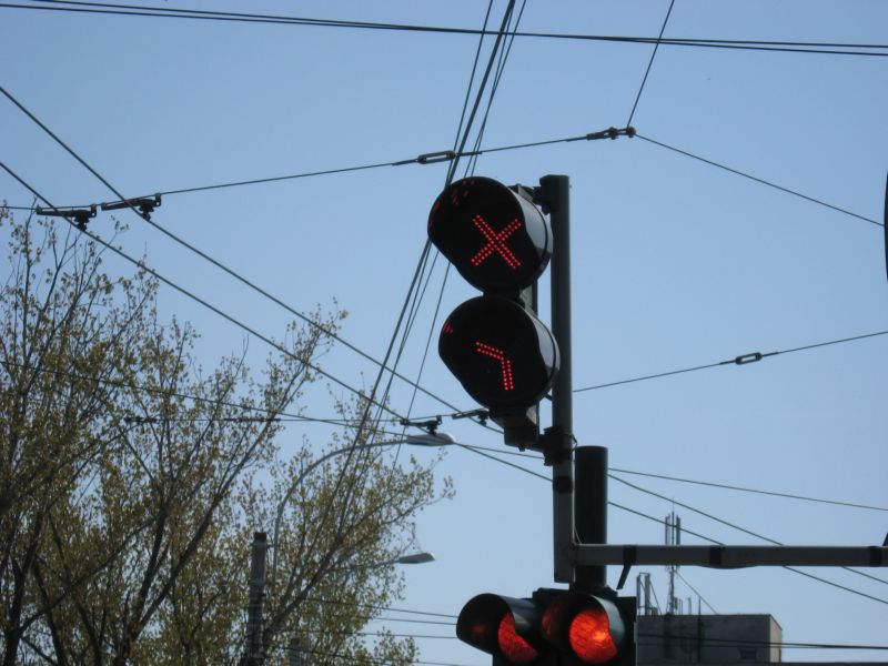 Semaforul de la PiaĂŸa Presei (cu X) 800x600.JPG